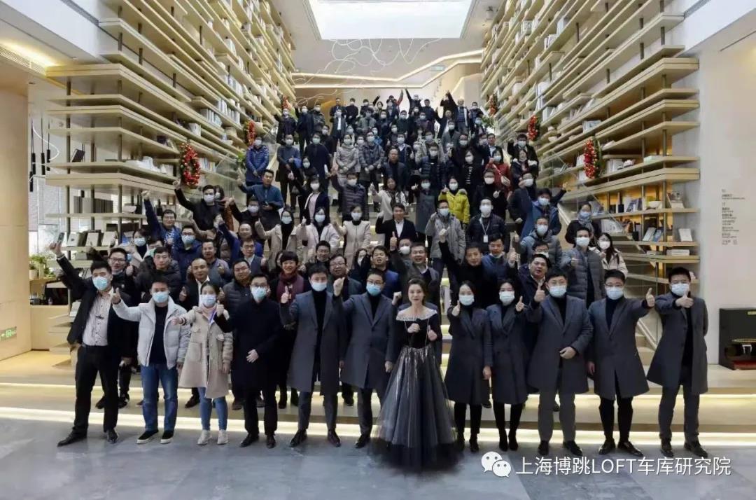 河西全国一百多人在华侨城汉口道6号参观研讨LOFT专利车库技术！